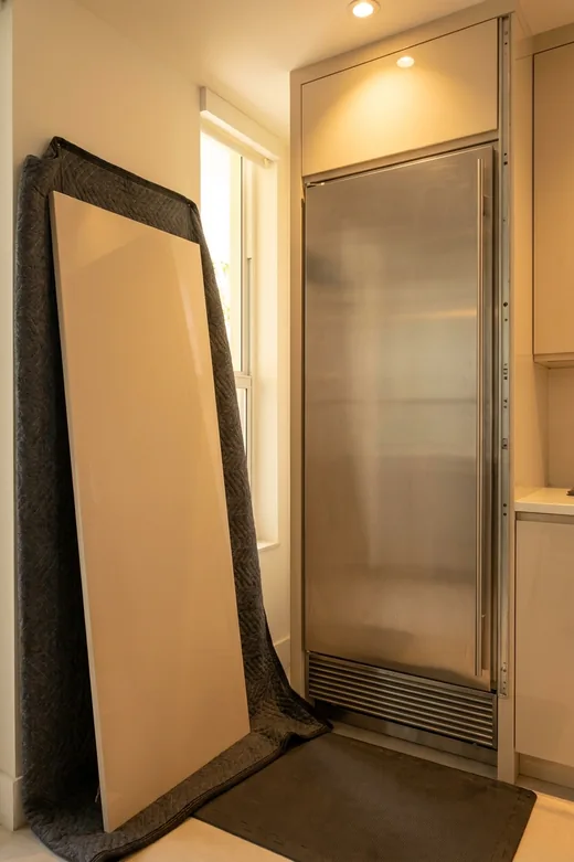 Sub-Zero refrigeration column with its panel removed